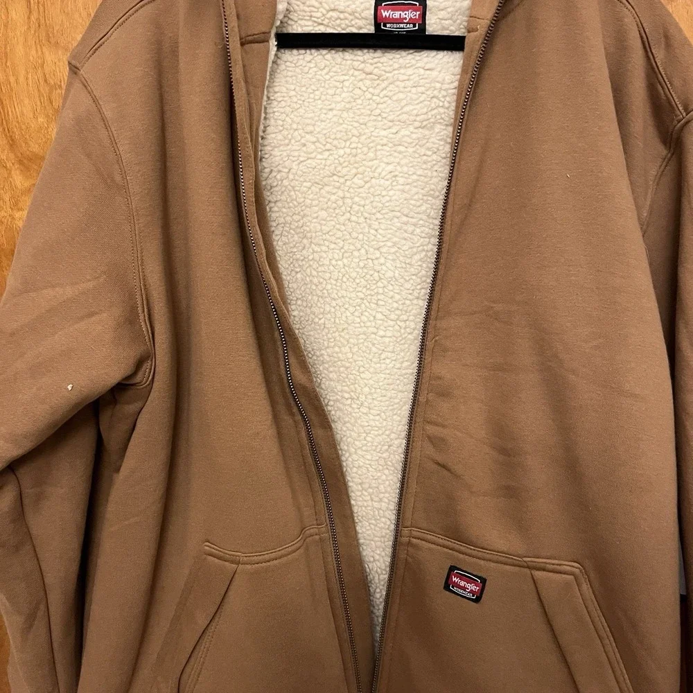Wrangler Workwear Water Repellant Hoodie Camel Brown Sherpa Lining  Sz XL NWT
